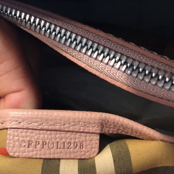 Sold NWT Burberry Medium Banner - Picture 2 of 8